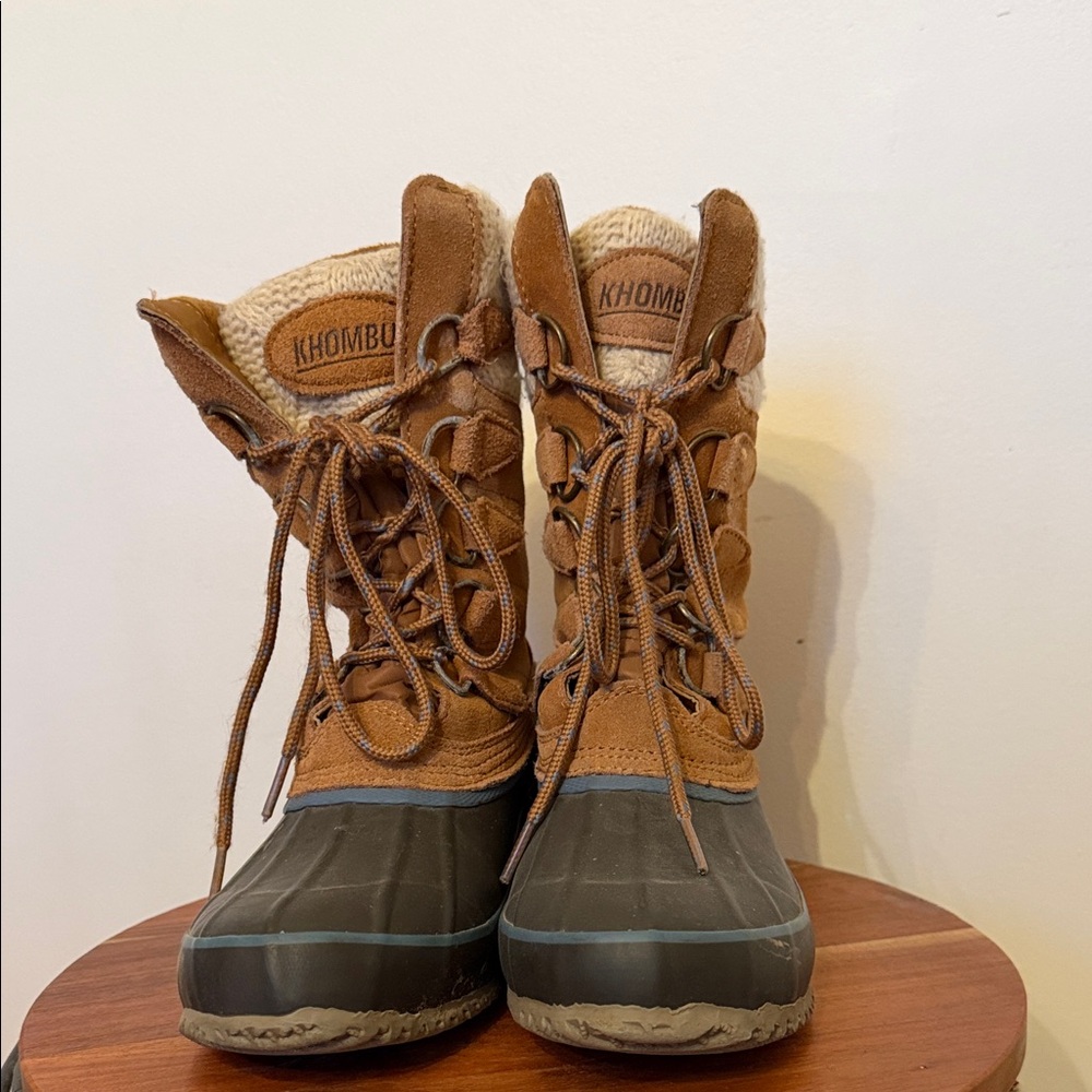 Khombu Tan Lace-Up Boots